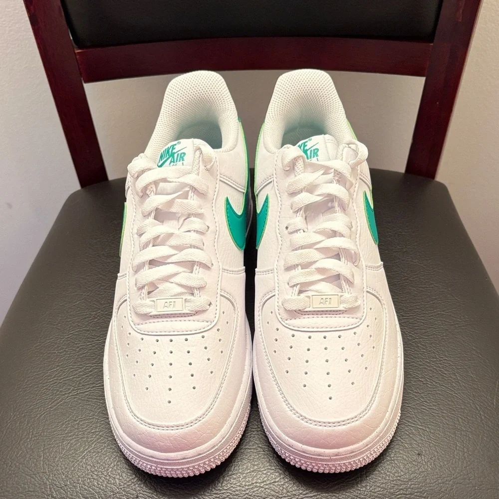 New Nike Women’s Air Force 1 White Sneakers with Green Size 9Accents